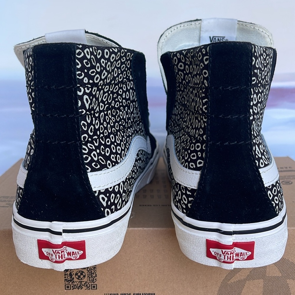 Vans Men’s Sk8-Hi 38 Deco
Sting Ray Black/Vintage White 
VN0A4BX64WM
Sneakers - Picture 14 of 16